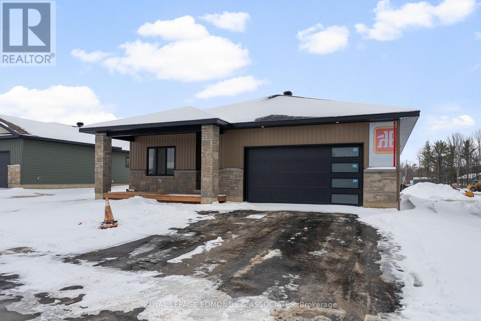 












26 BAMAGILLIA STREET

,
Whitewater Region,




Ontario
K0J1K0

