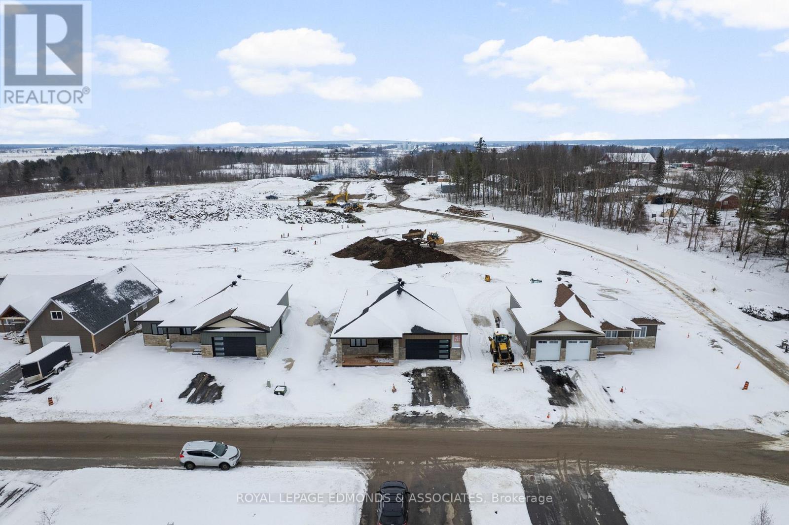 












26 BAMAGILLIA STREET

,
Whitewater Region,




Ontario
K0J1K0

