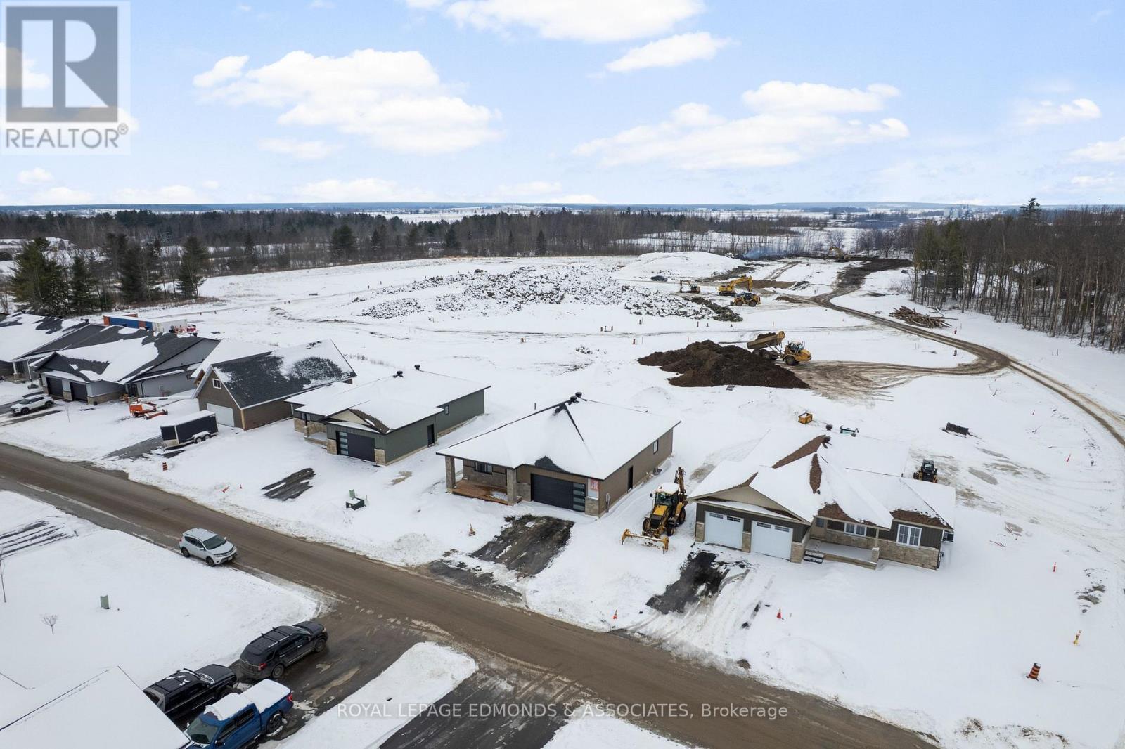 












26 BAMAGILLIA STREET

,
Whitewater Region,




Ontario
K0J1K0

