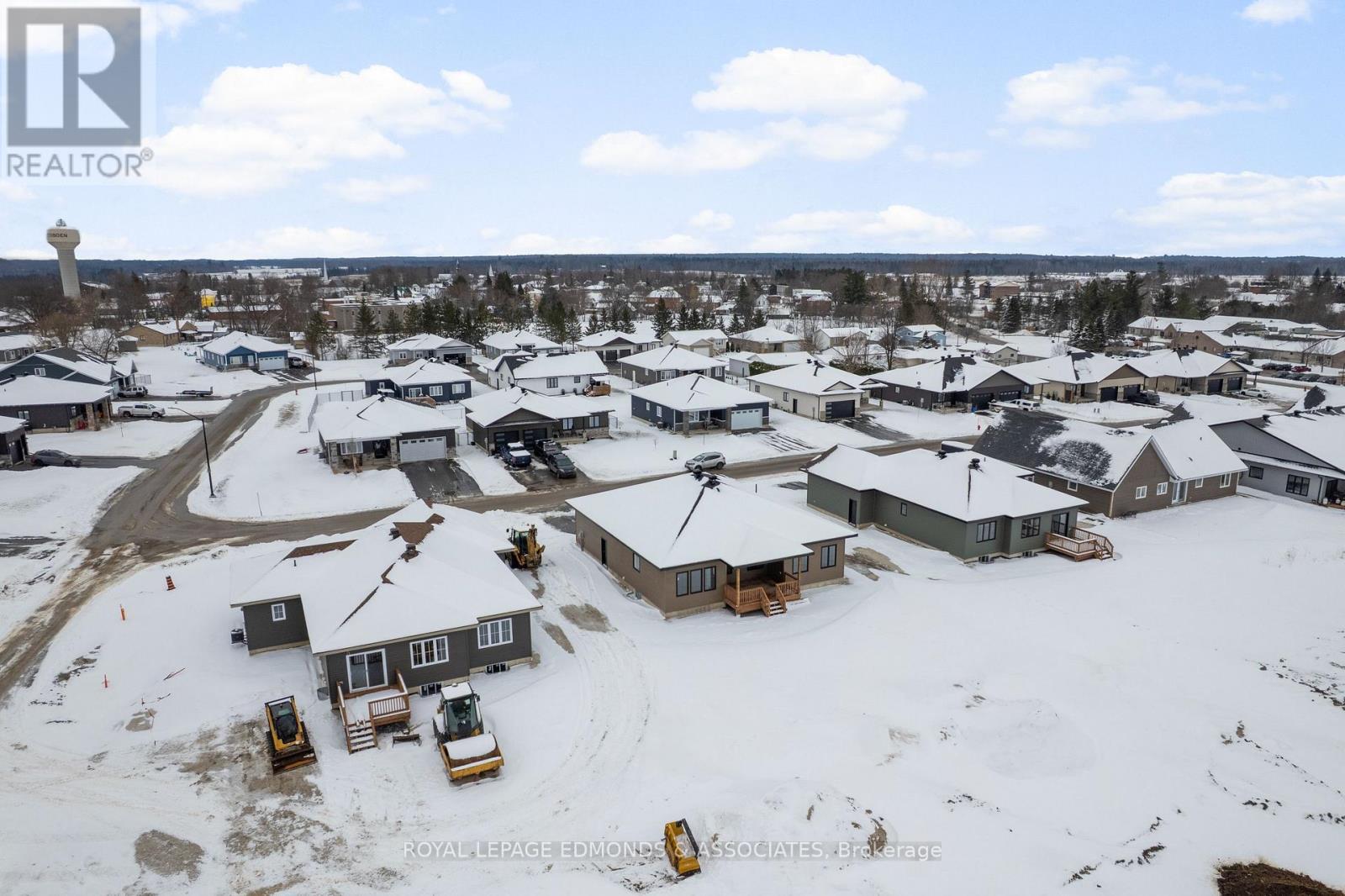 












26 BAMAGILLIA STREET

,
Whitewater Region,




Ontario
K0J1K0

