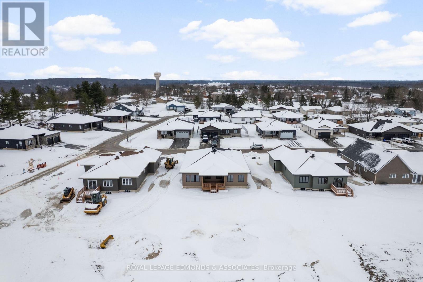 












26 BAMAGILLIA STREET

,
Whitewater Region,




Ontario
K0J1K0

