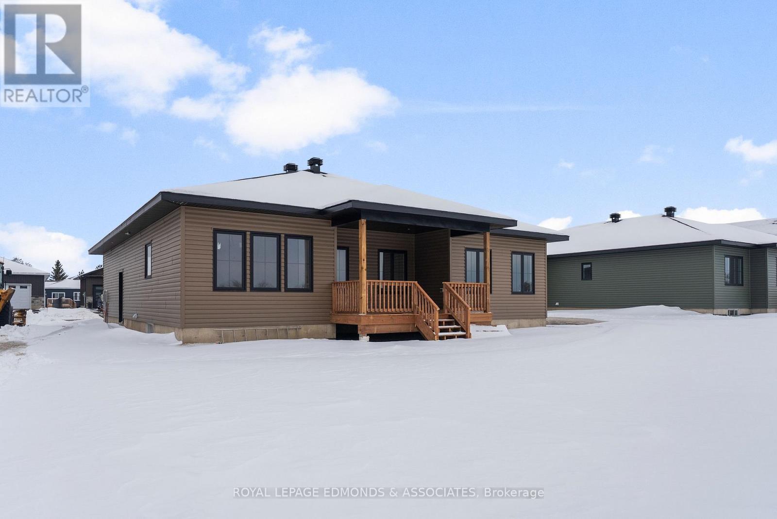 












26 BAMAGILLIA STREET

,
Whitewater Region,




Ontario
K0J1K0

