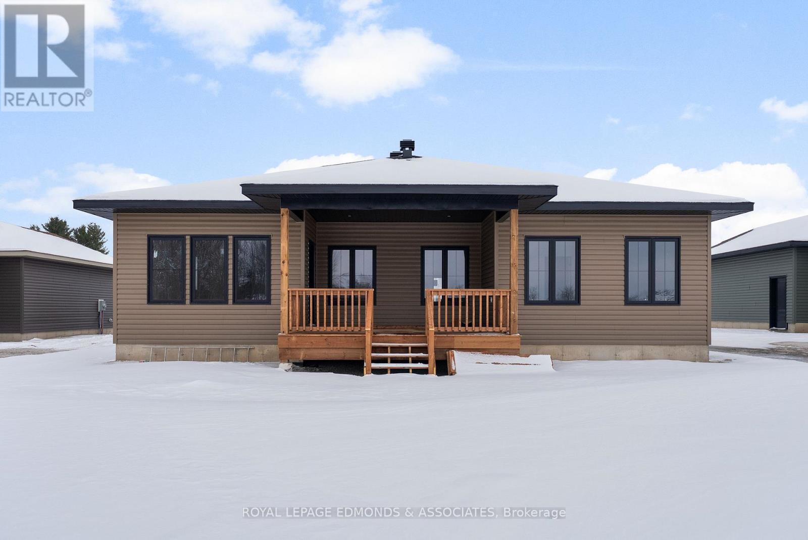 












26 BAMAGILLIA STREET

,
Whitewater Region,




Ontario
K0J1K0

