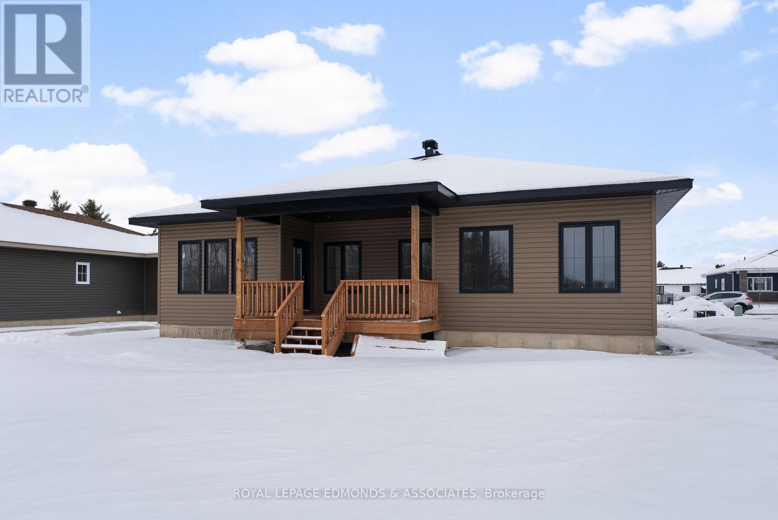 












26 BAMAGILLIA STREET

,
Whitewater Region,




Ontario
K0J1K0

