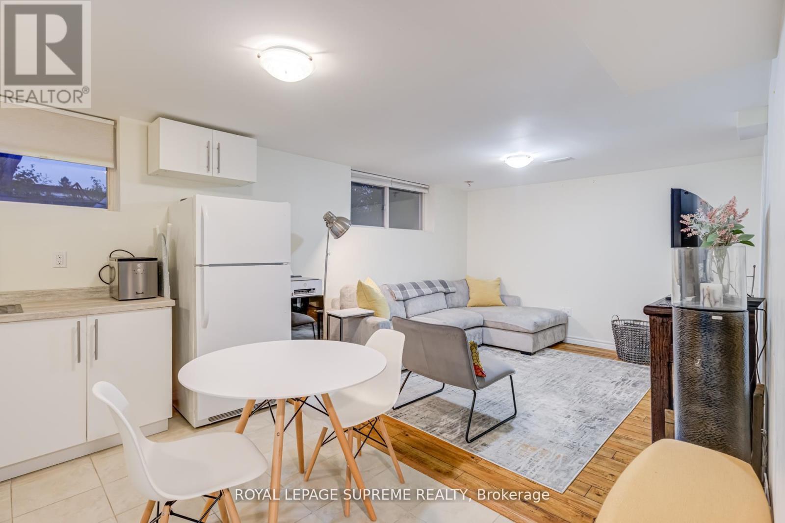 












138 DRISCOLL ROAD

,
Richmond Hill,




Ontario
L4C4H7

