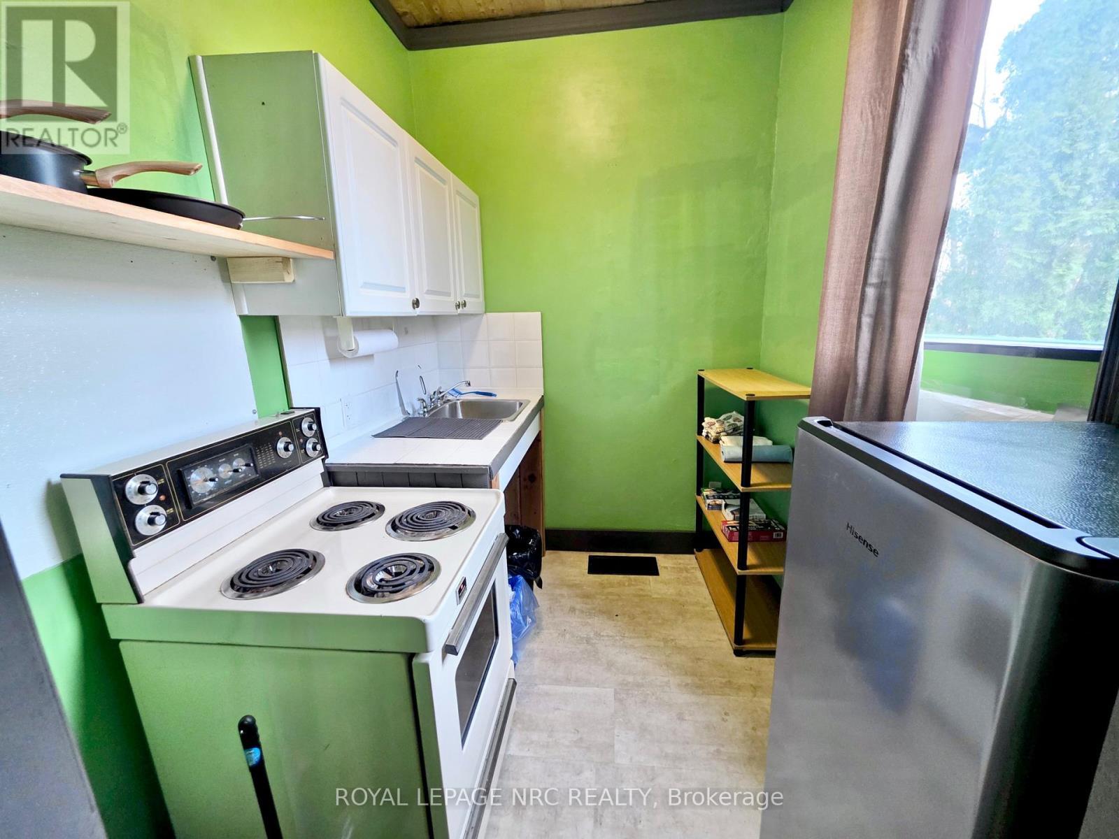 












220 EMERALD STREET N

,
Hamilton,




Ontario
L8L5K8

