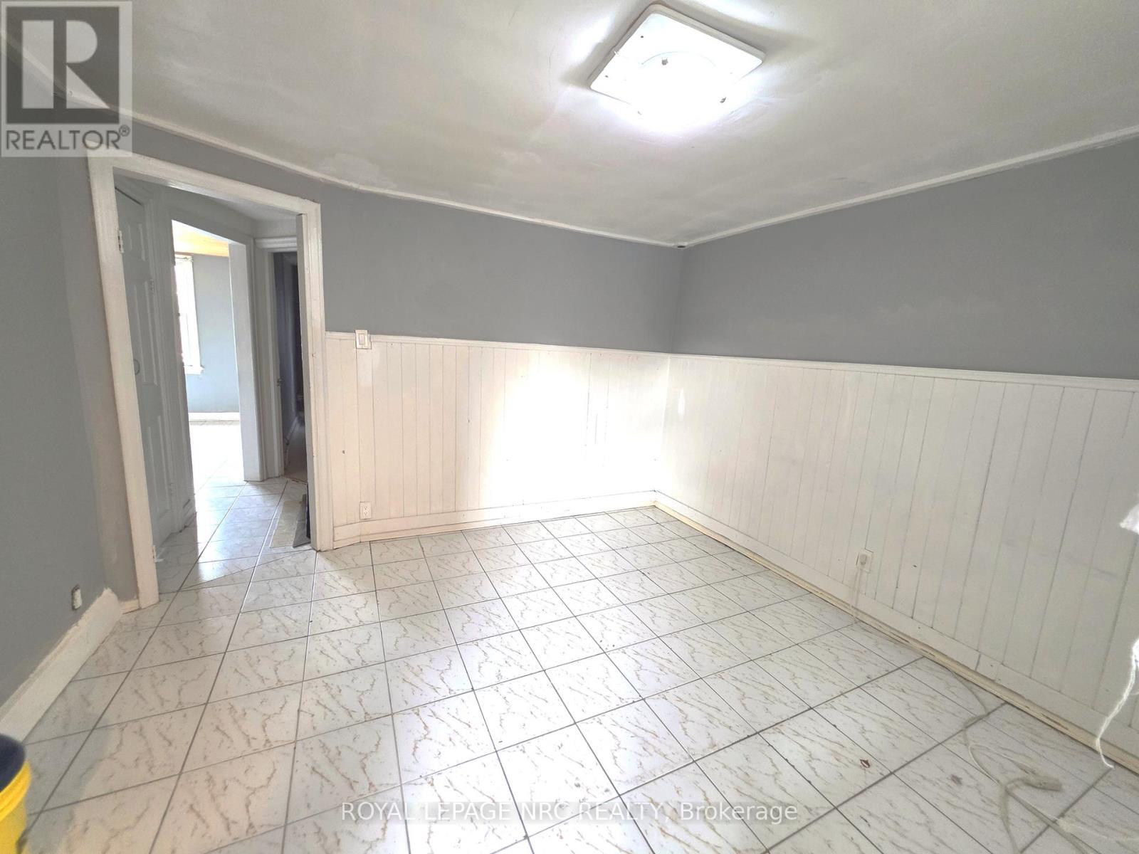 












220 EMERALD STREET N

,
Hamilton,




Ontario
L8L5K8

