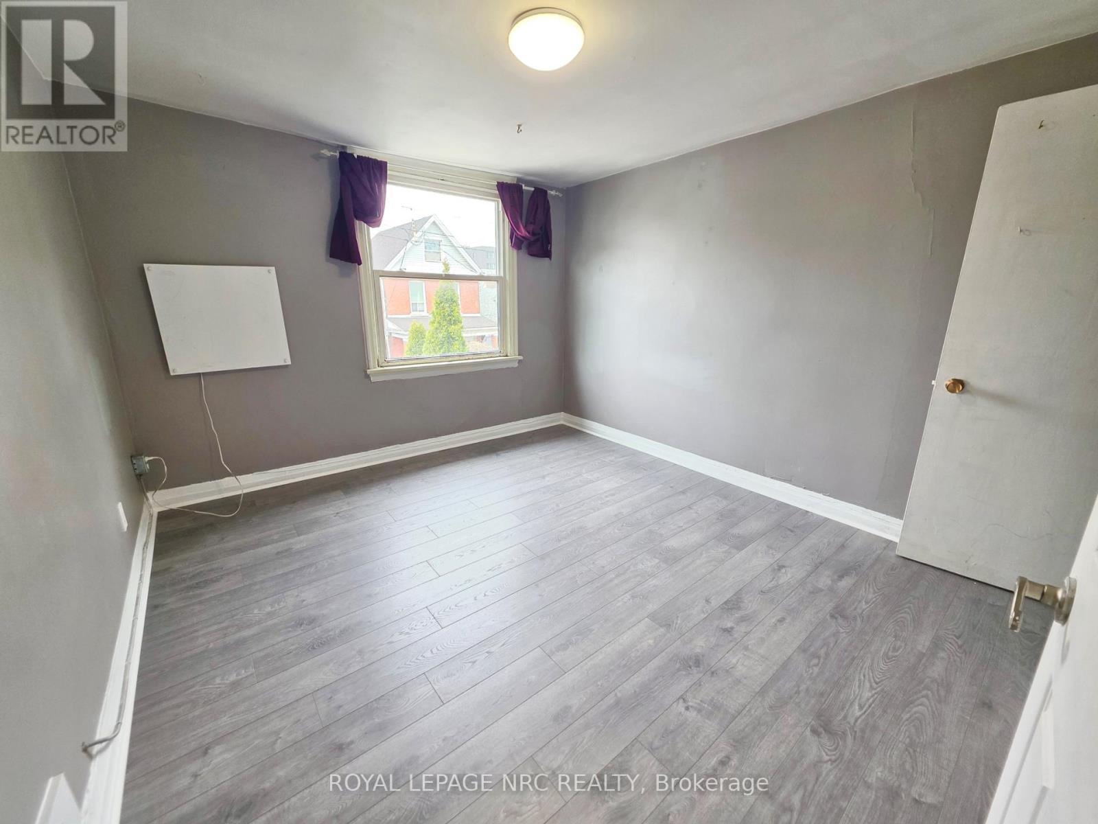 












220 EMERALD STREET N

,
Hamilton,




Ontario
L8L5K8

