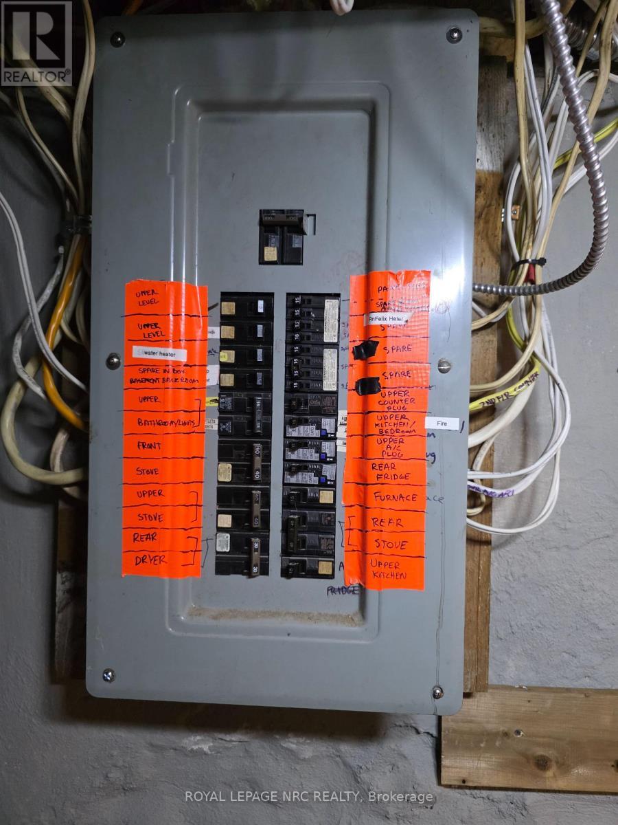 












220 EMERALD STREET N

,
Hamilton,




Ontario
L8L5K8

