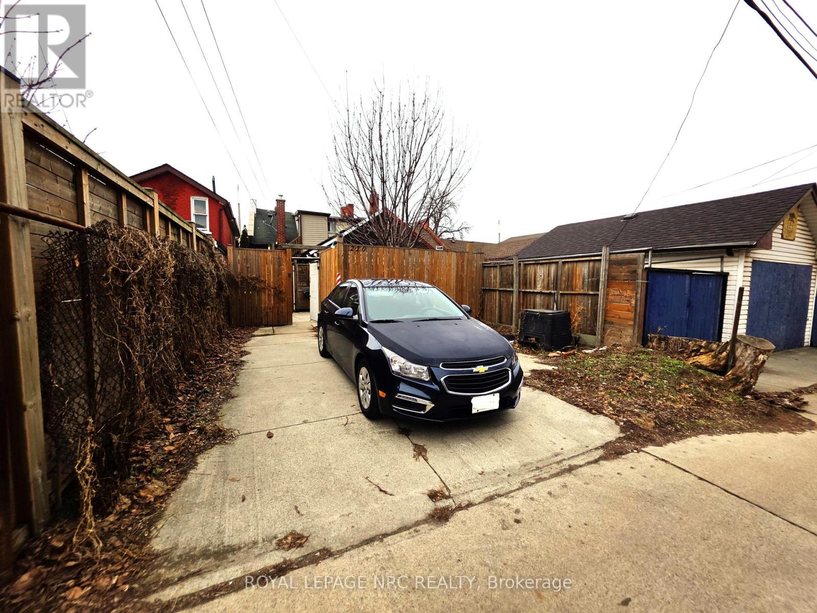 












220 EMERALD STREET N

,
Hamilton,




Ontario
L8L5K8

