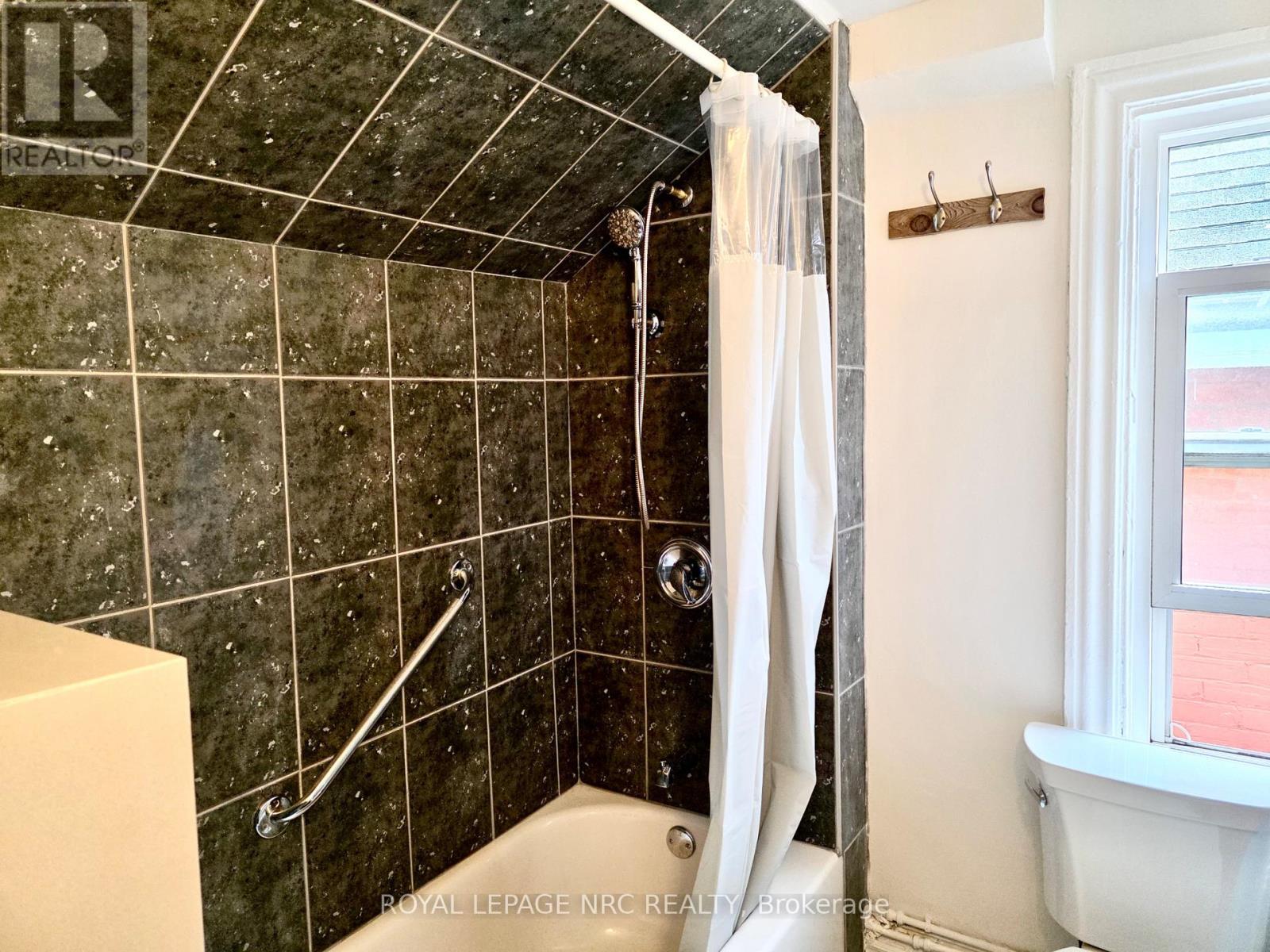 












220 EMERALD STREET N

,
Hamilton,




Ontario
L8L5K8

