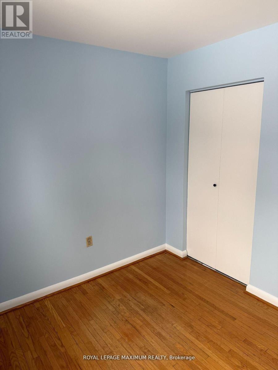 












UPPER - 5 LAWRENCE CRESCENT

,
Brampton,




Ontario
L6W2P2

