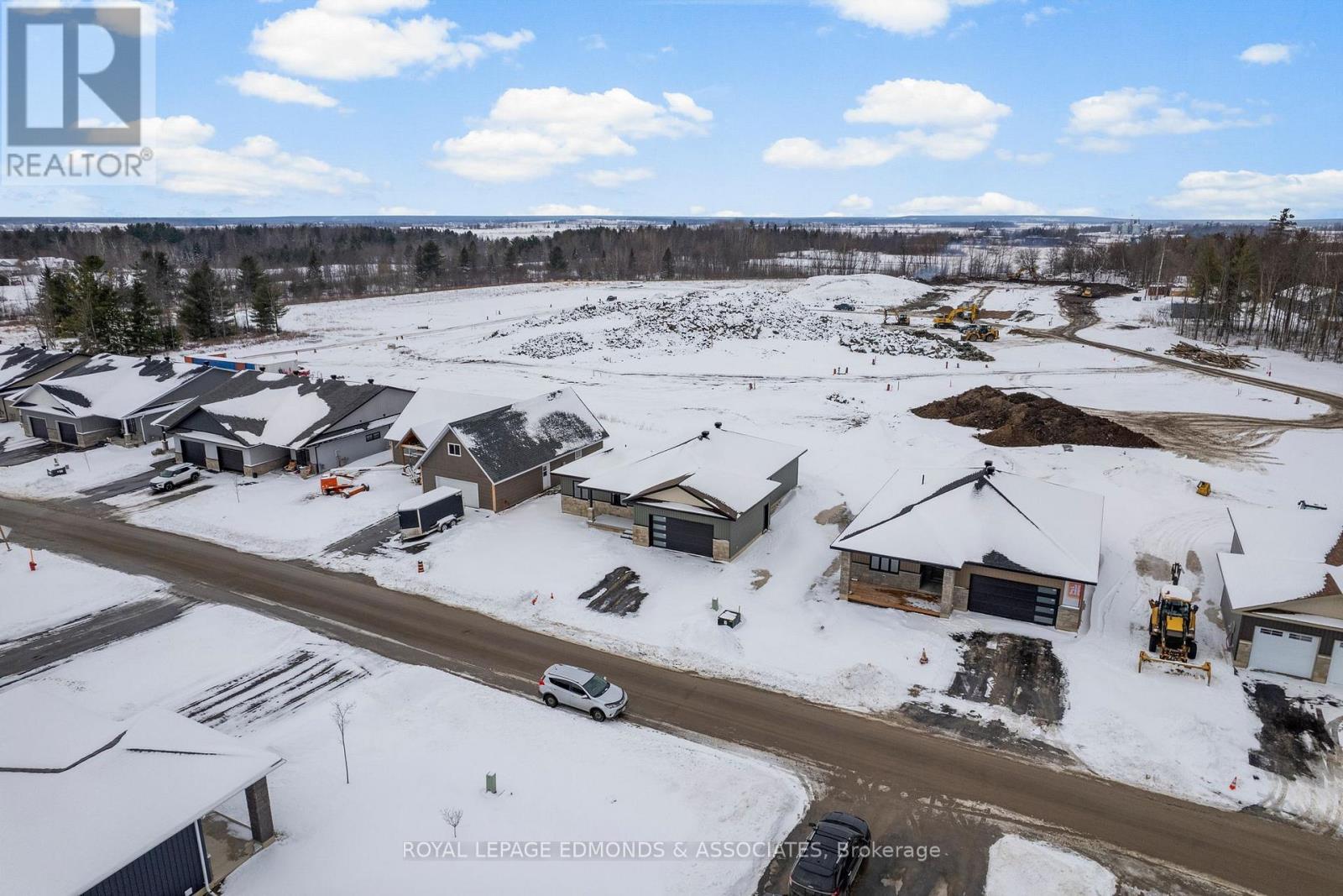 












22 BAMAGILLIA STREET

,
Whitewater Region,




Ontario
K0J1K0

