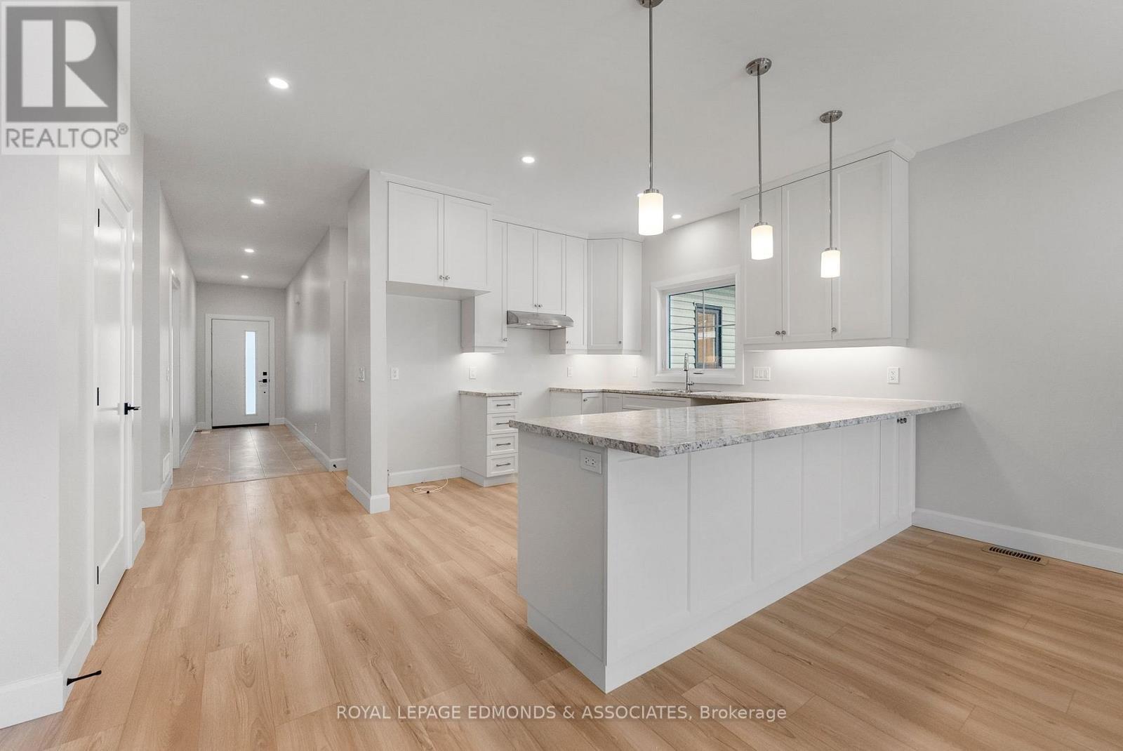 












22 BAMAGILLIA STREET

,
Whitewater Region,




Ontario
K0J1K0

