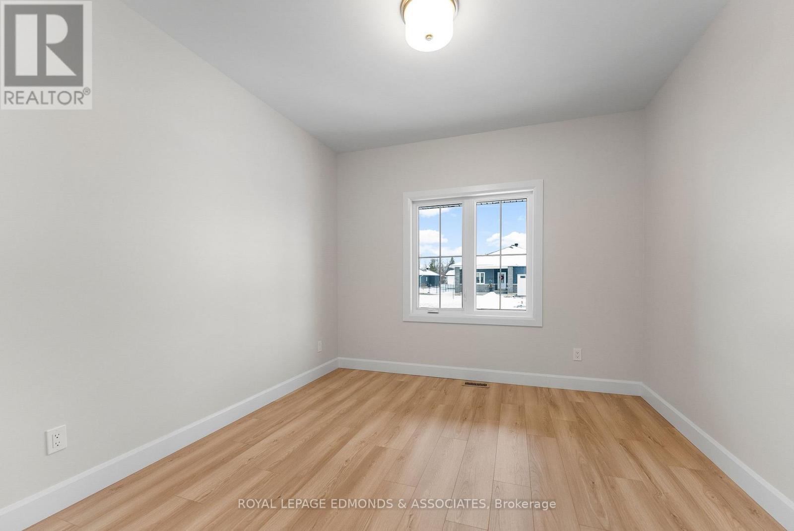 












22 BAMAGILLIA STREET

,
Whitewater Region,




Ontario
K0J1K0

