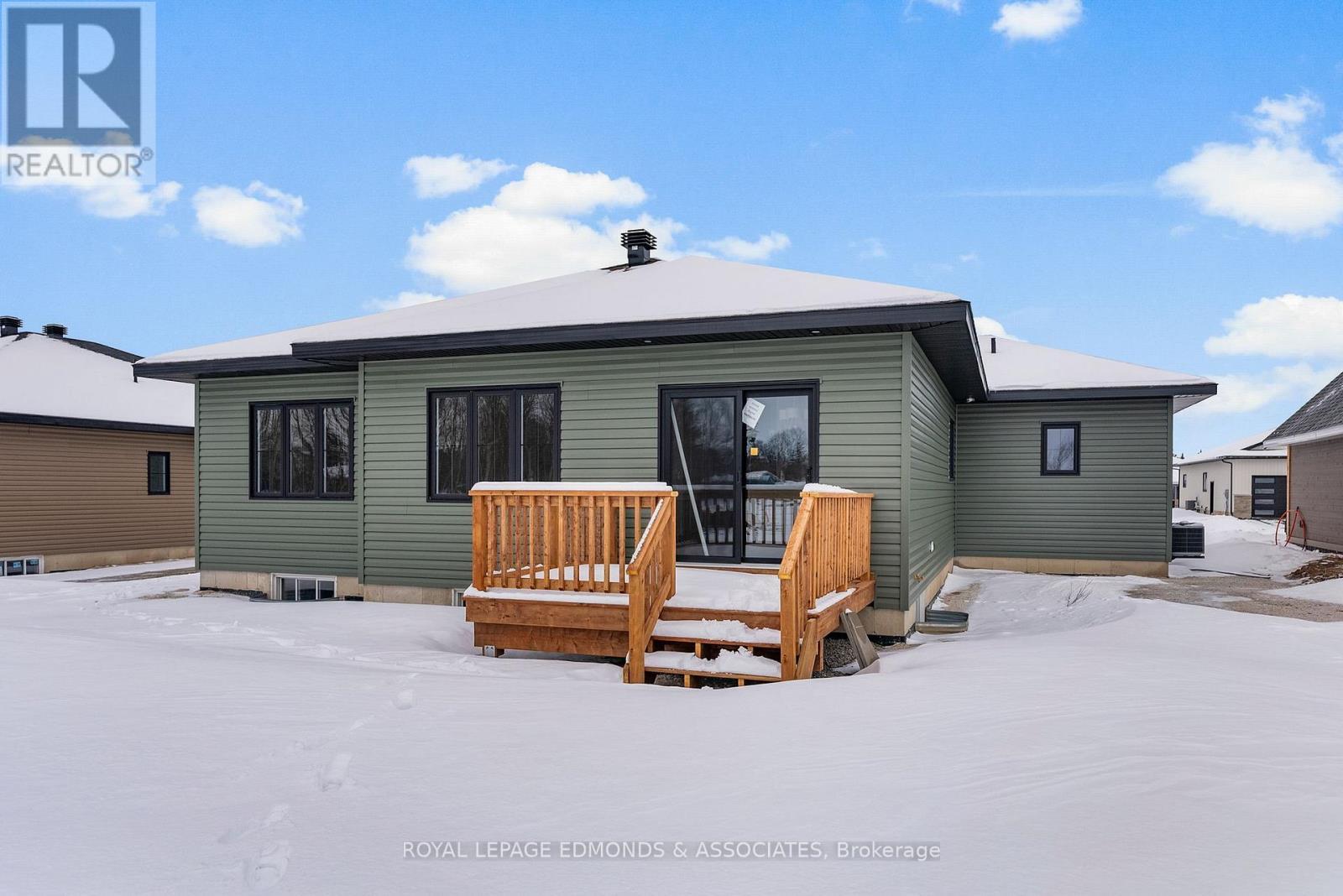 












22 BAMAGILLIA STREET

,
Whitewater Region,




Ontario
K0J1K0

