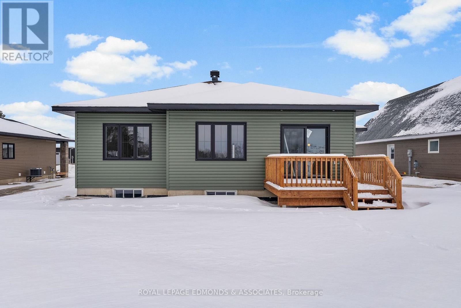 












22 BAMAGILLIA STREET

,
Whitewater Region,




Ontario
K0J1K0

