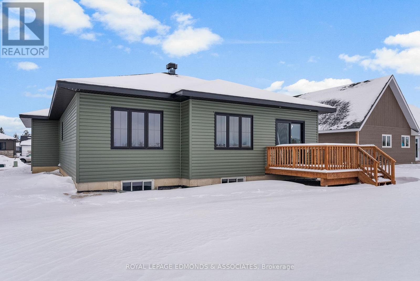 












22 BAMAGILLIA STREET

,
Whitewater Region,




Ontario
K0J1K0

