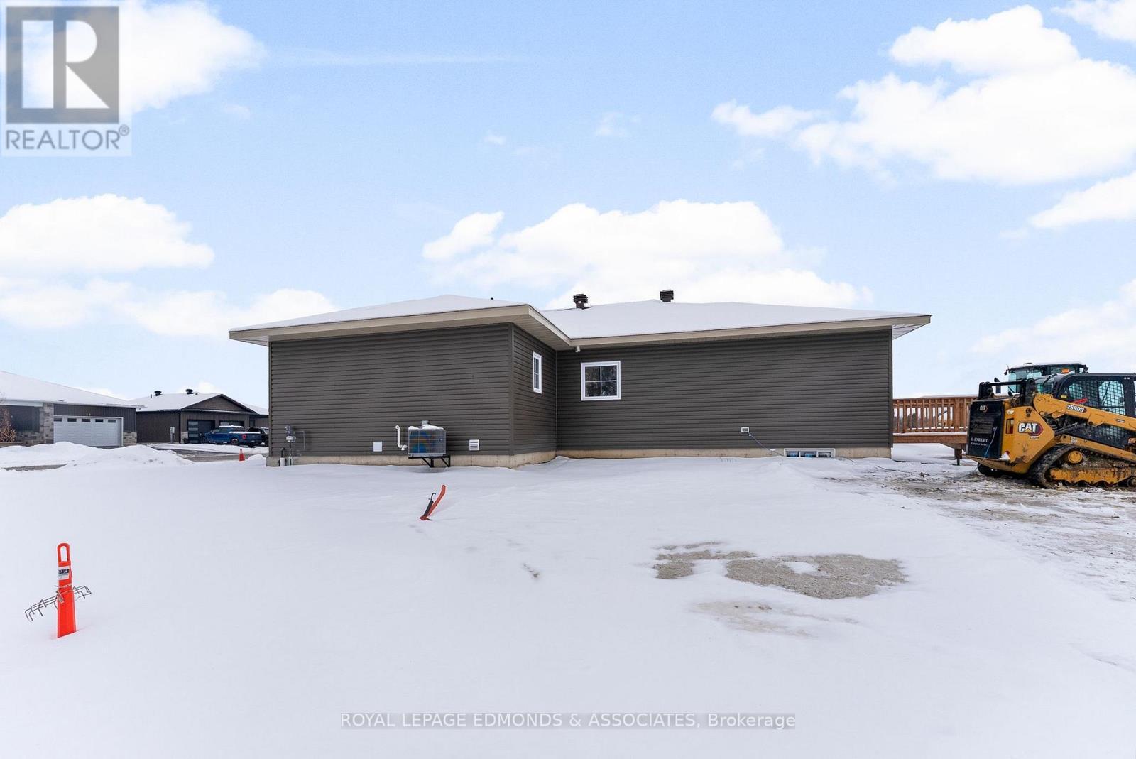 












30 BAMAGILLIA STREET

,
Whitewater Region,




Ontario
K0J1K0

