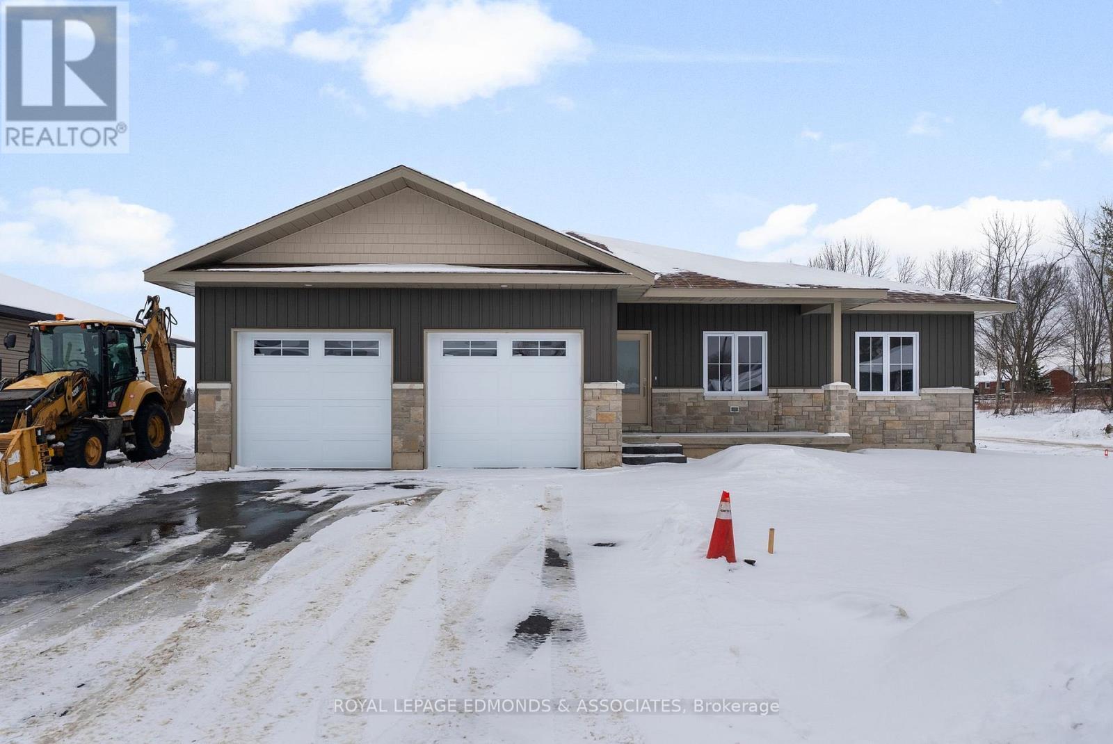 












30 BAMAGILLIA STREET

,
Whitewater Region,




Ontario
K0J1K0

