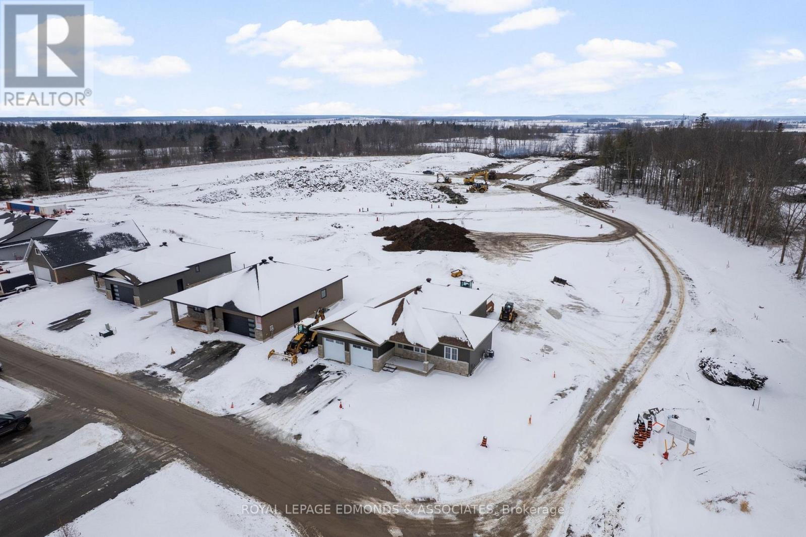 












30 BAMAGILLIA STREET

,
Whitewater Region,




Ontario
K0J1K0

