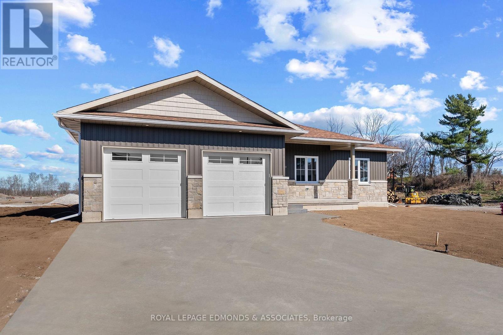 












30 BAMAGILLIA STREET

,
Whitewater Region,




Ontario
K0J1K0

