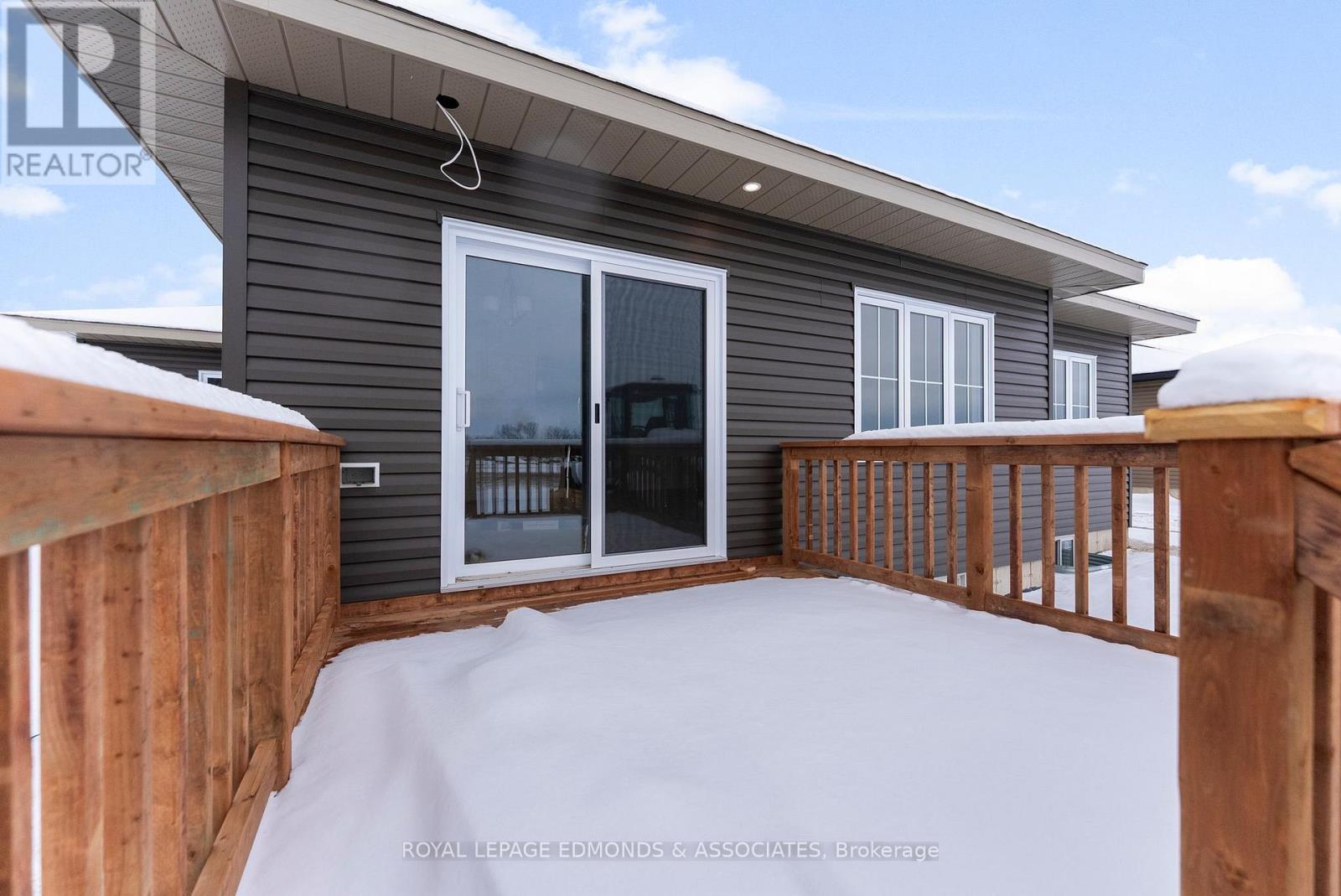 












30 BAMAGILLIA STREET

,
Whitewater Region,




Ontario
K0J1K0

