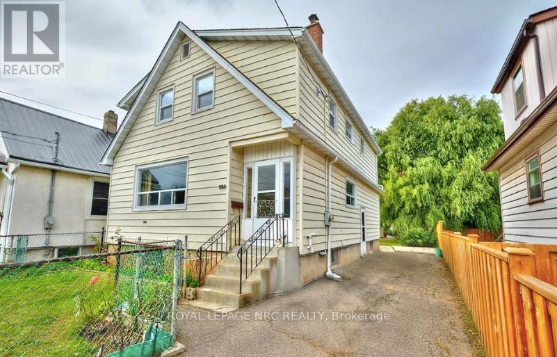 












223 NIAGARA STREET

,
St. Catharines (Facer),




Ontario
L2M4V3

