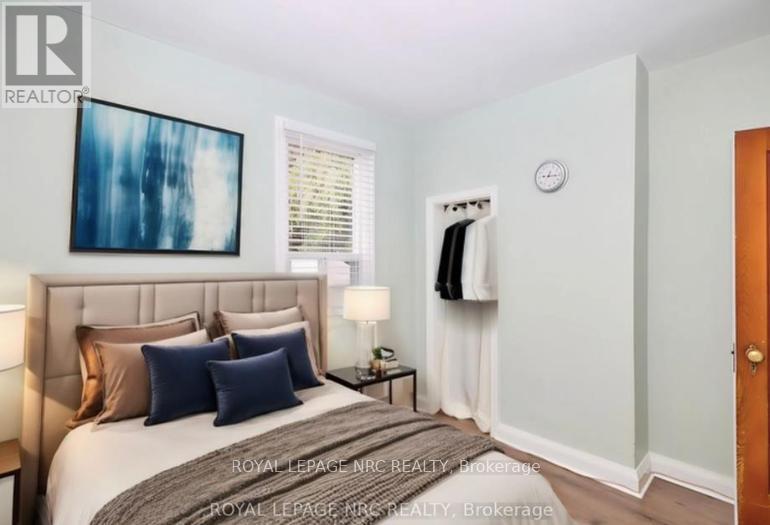 












223 NIAGARA STREET

,
St. Catharines (Facer),




Ontario
L2M4V3

