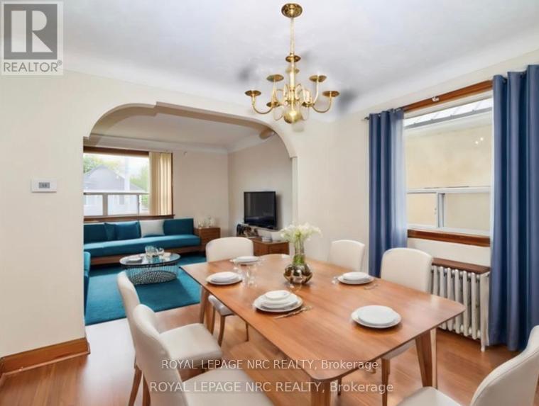 












223 NIAGARA STREET

,
St. Catharines (Facer),




Ontario
L2M4V3

