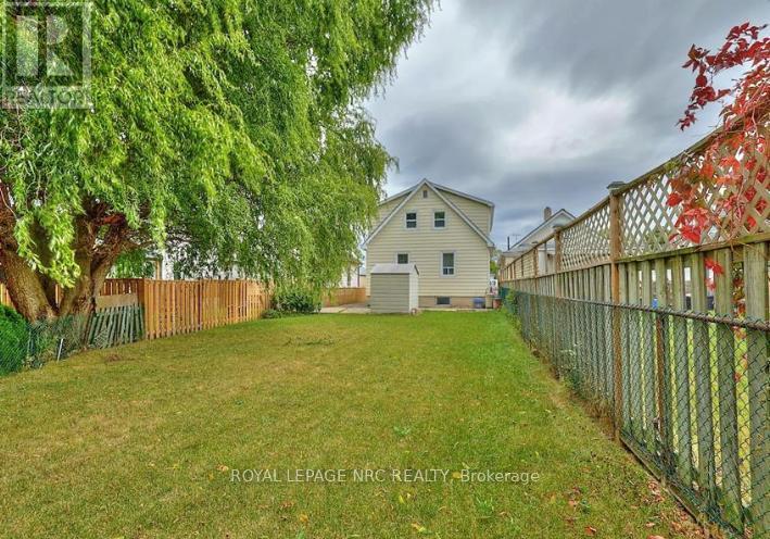 












223 NIAGARA STREET

,
St. Catharines (Facer),




Ontario
L2M4V3

