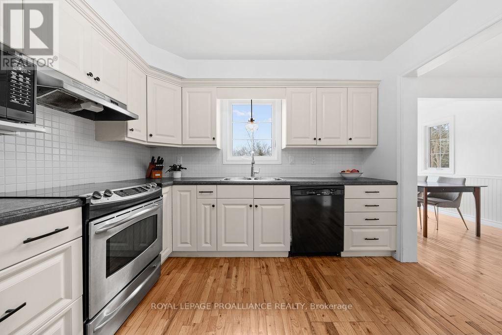 












29 SHERWOOD CRESCENT

,
Belleville (Belleville Ward),




Ontario
K8P5G2

