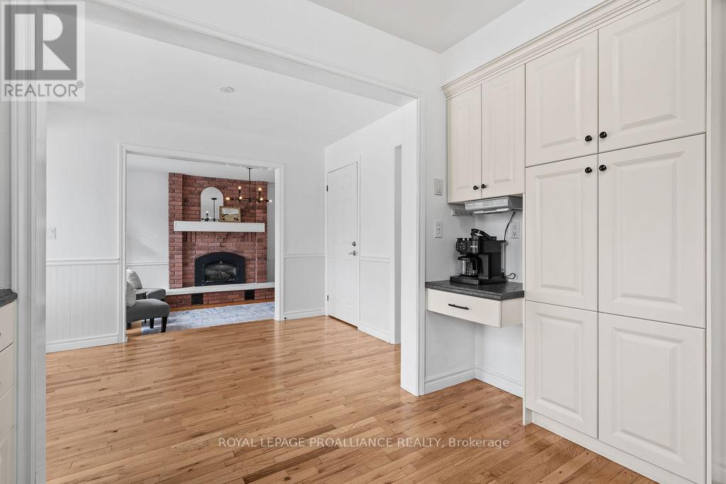 












29 SHERWOOD CRESCENT

,
Belleville (Belleville Ward),




Ontario
K8P5G2

