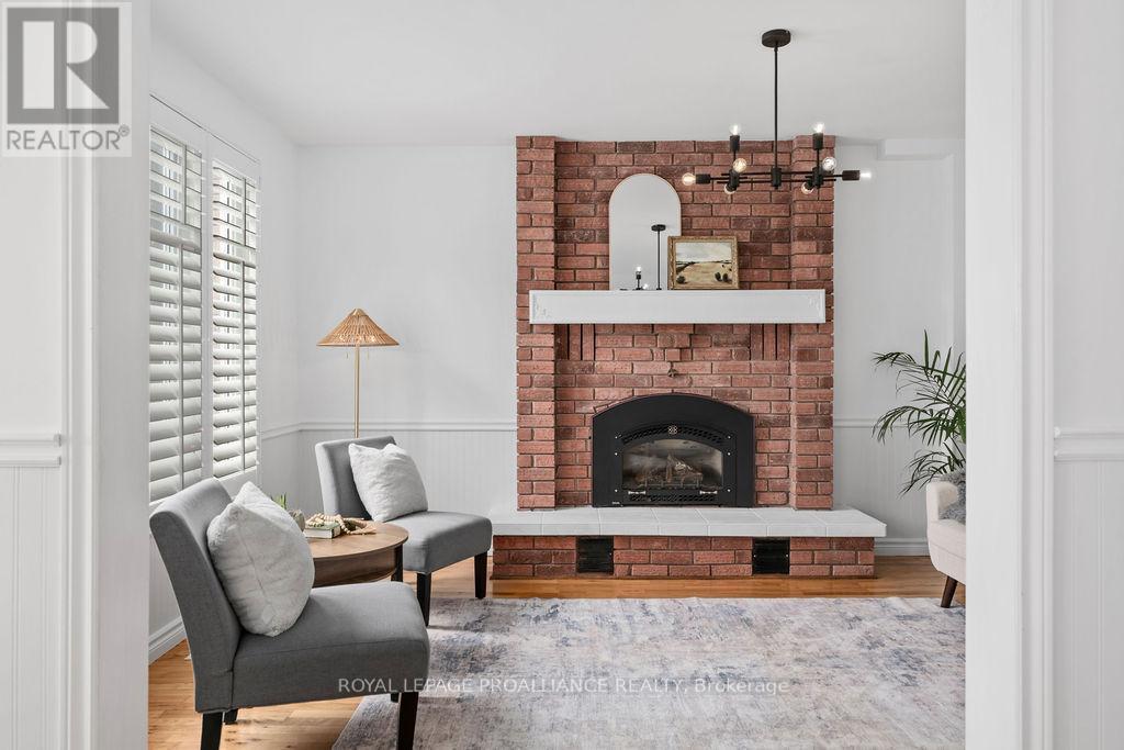 












29 SHERWOOD CRESCENT

,
Belleville (Belleville Ward),




Ontario
K8P5G2

