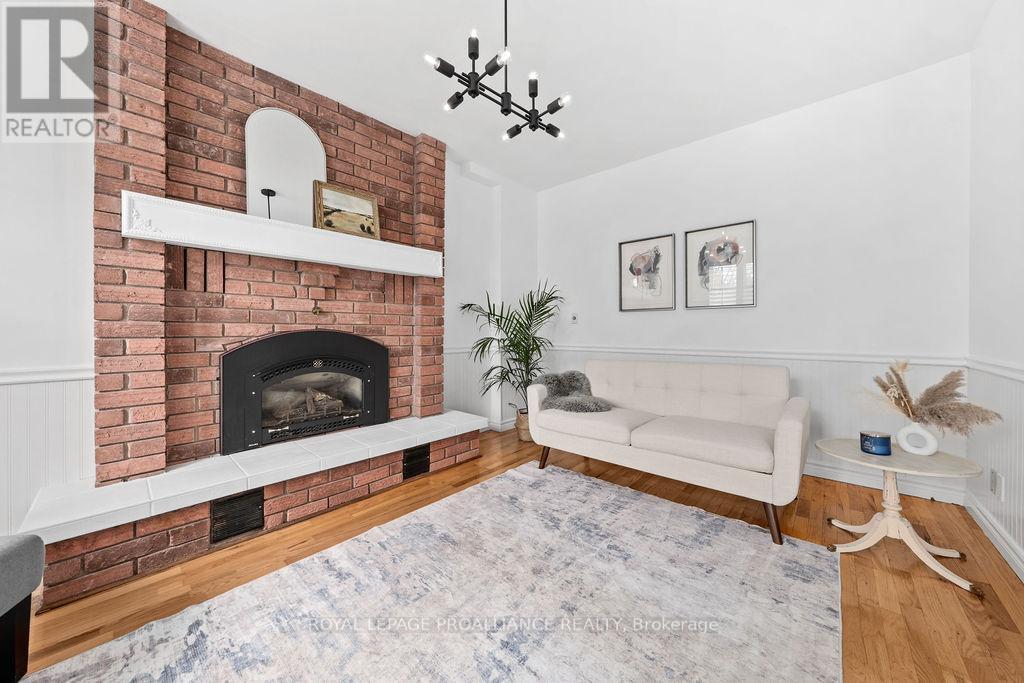 












29 SHERWOOD CRESCENT

,
Belleville (Belleville Ward),




Ontario
K8P5G2

