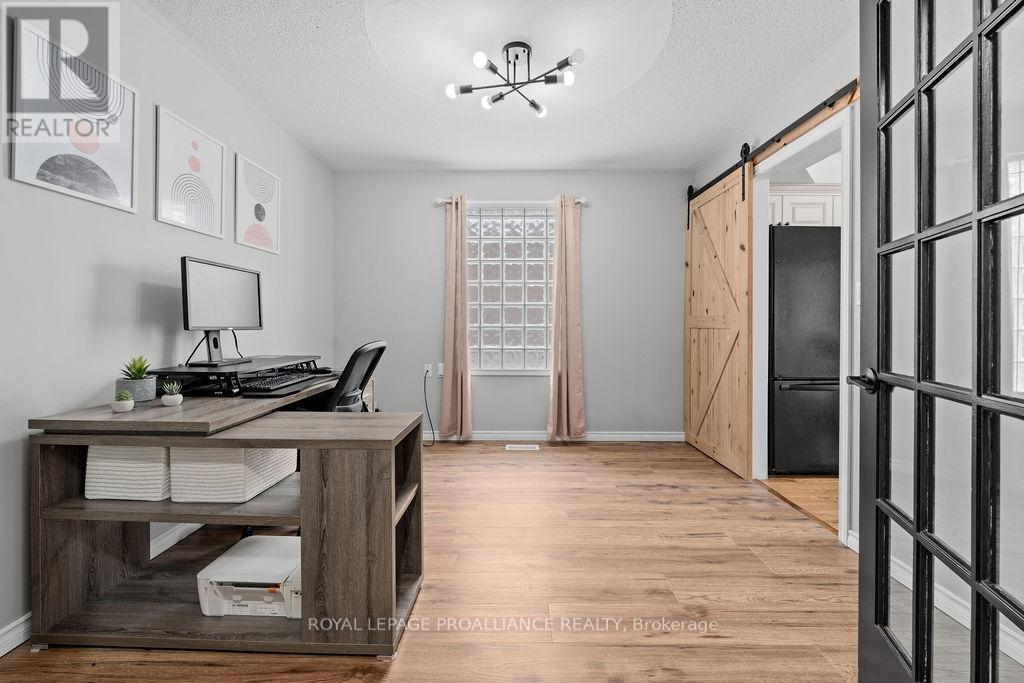 












29 SHERWOOD CRESCENT

,
Belleville (Belleville Ward),




Ontario
K8P5G2

