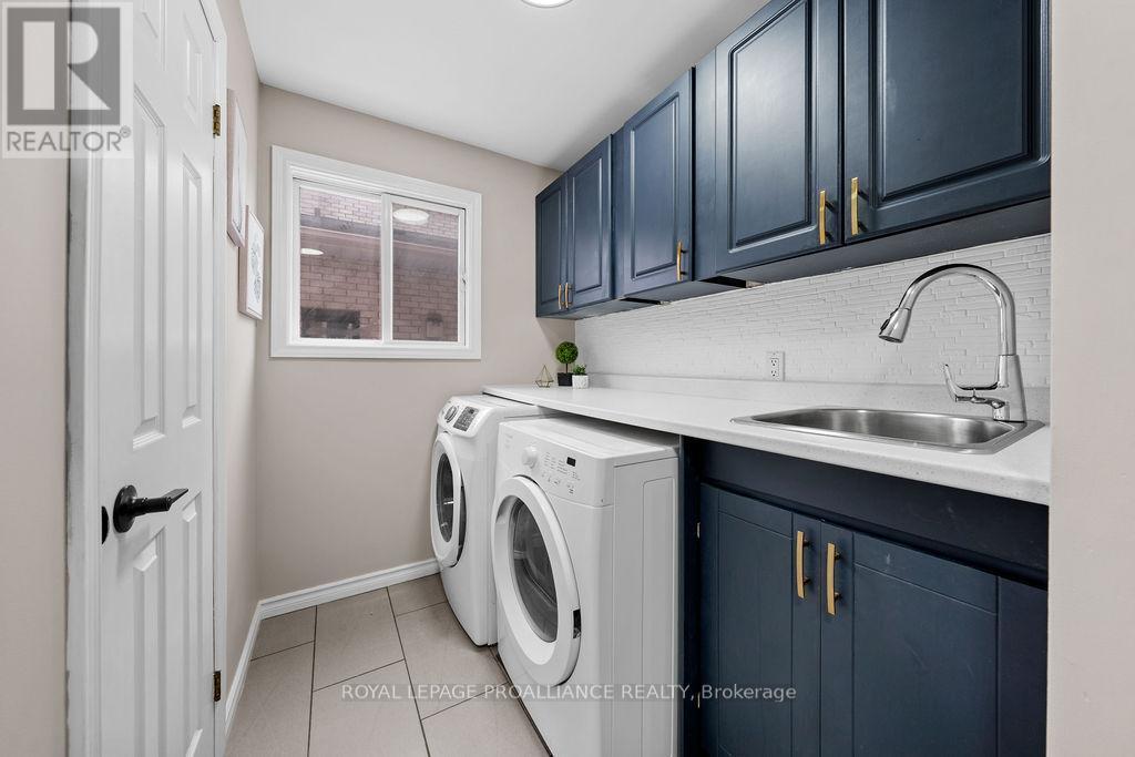 












29 SHERWOOD CRESCENT

,
Belleville (Belleville Ward),




Ontario
K8P5G2

