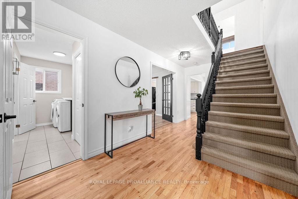 












29 SHERWOOD CRESCENT

,
Belleville (Belleville Ward),




Ontario
K8P5G2

