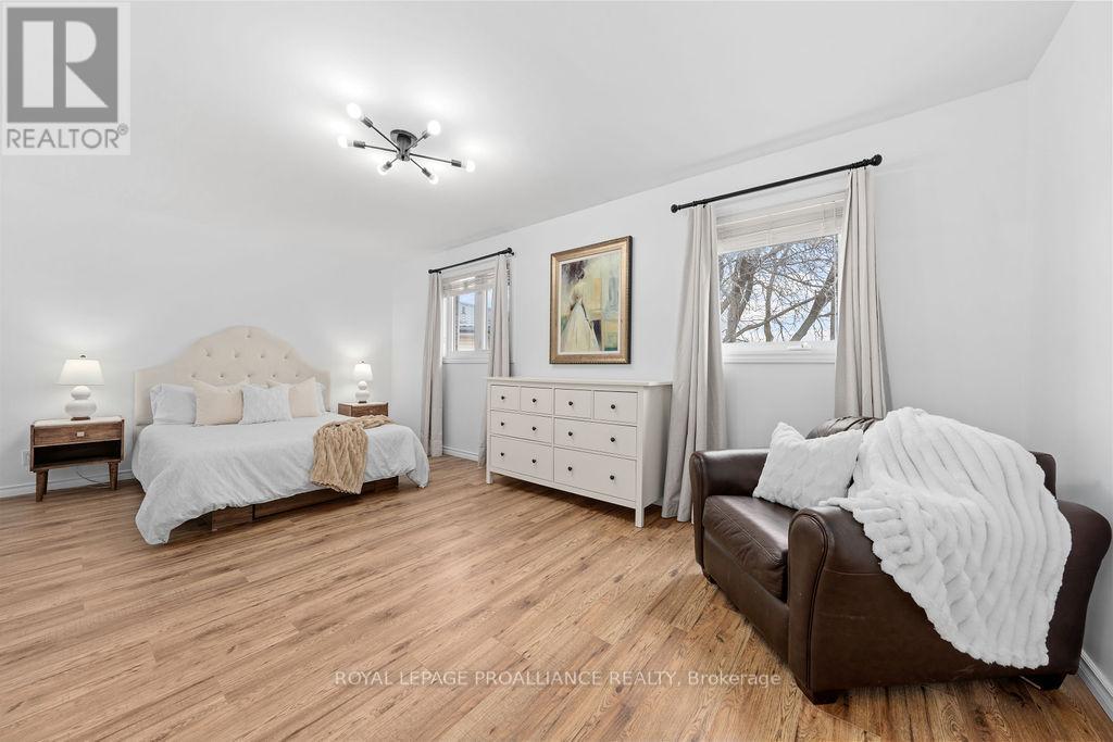 












29 SHERWOOD CRESCENT

,
Belleville (Belleville Ward),




Ontario
K8P5G2

