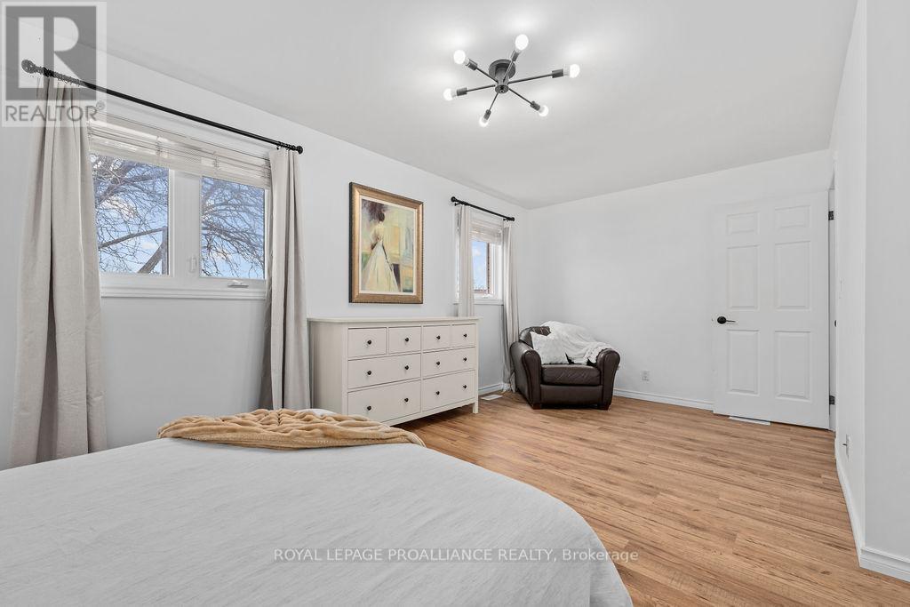 












29 SHERWOOD CRESCENT

,
Belleville (Belleville Ward),




Ontario
K8P5G2

