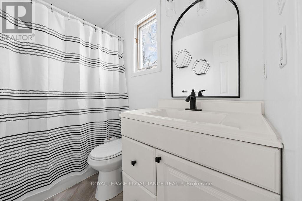 












29 SHERWOOD CRESCENT

,
Belleville (Belleville Ward),




Ontario
K8P5G2

