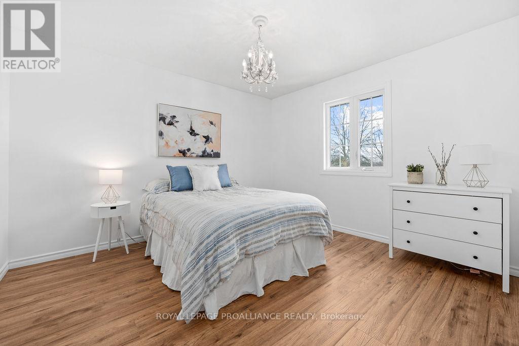 












29 SHERWOOD CRESCENT

,
Belleville (Belleville Ward),




Ontario
K8P5G2

