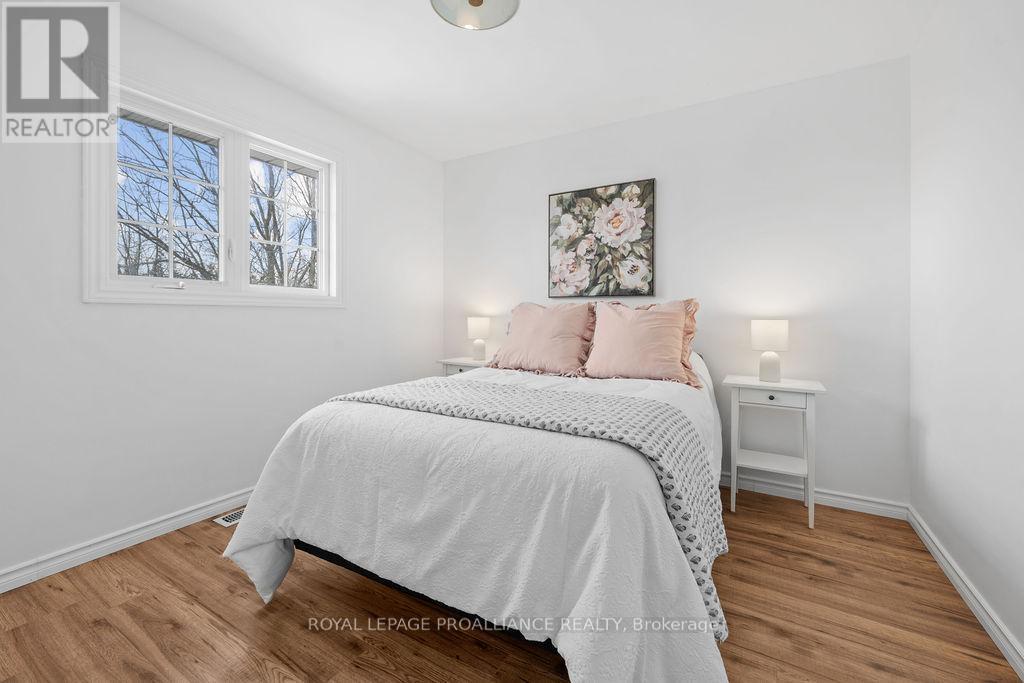 












29 SHERWOOD CRESCENT

,
Belleville (Belleville Ward),




Ontario
K8P5G2

