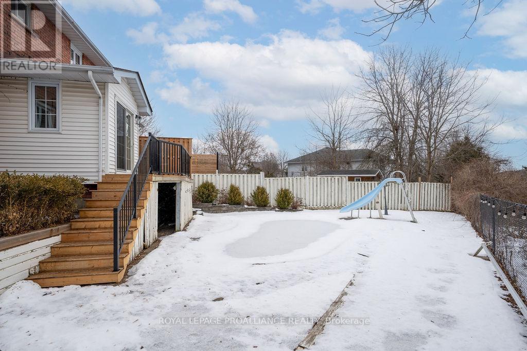 












29 SHERWOOD CRESCENT

,
Belleville (Belleville Ward),




Ontario
K8P5G2

