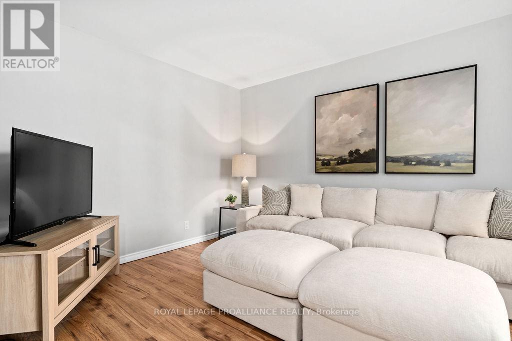 












29 SHERWOOD CRESCENT

,
Belleville (Belleville Ward),




Ontario
K8P5G2

