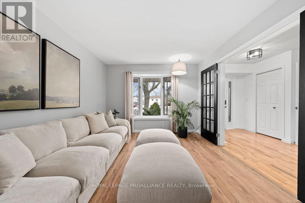 












29 SHERWOOD CRESCENT

,
Belleville (Belleville Ward),




Ontario
K8P5G2

