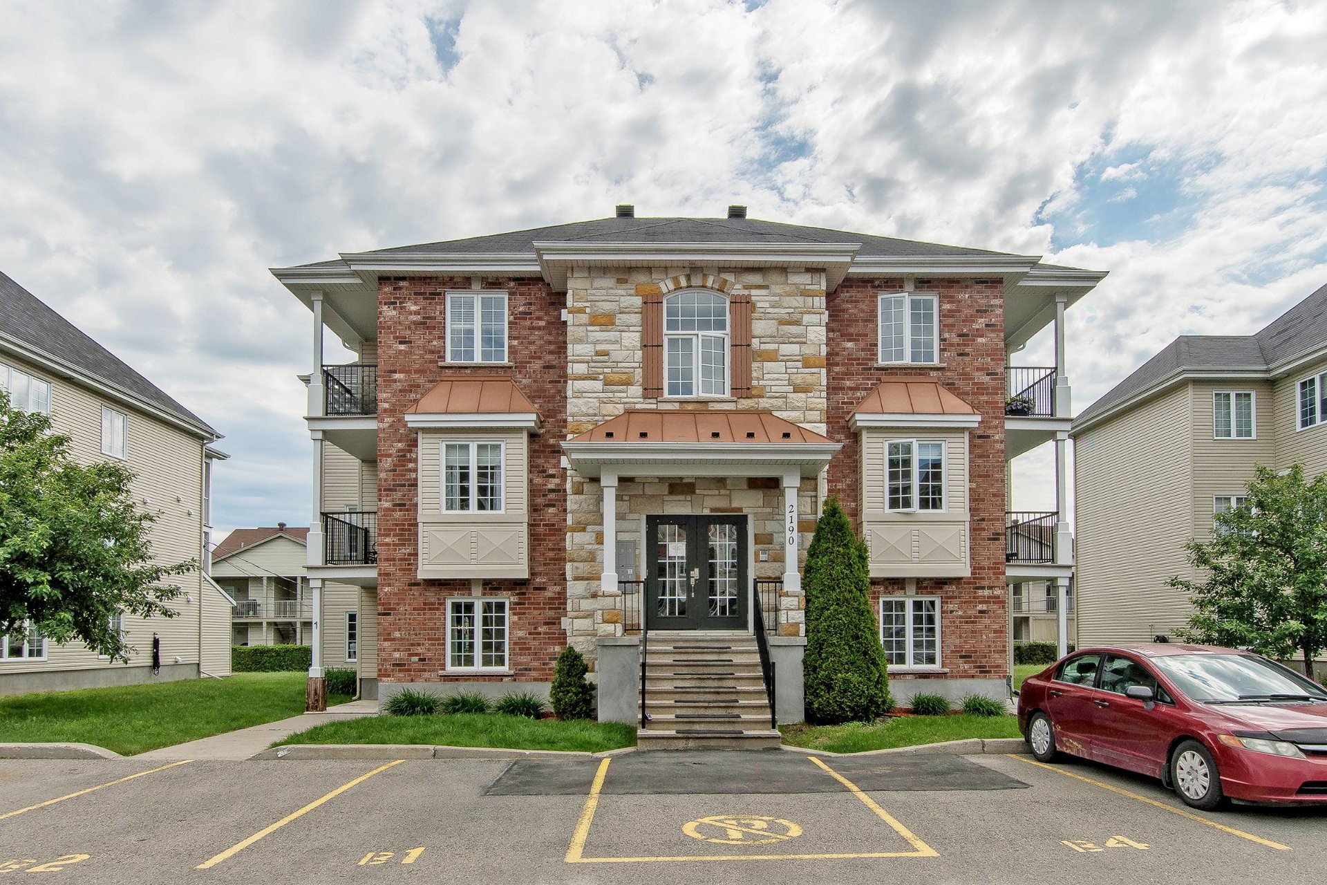 









2190


Rue Isaac-Jogues

, APT. 1,
Saint-Jérôme,




QC
J7Y0A2

