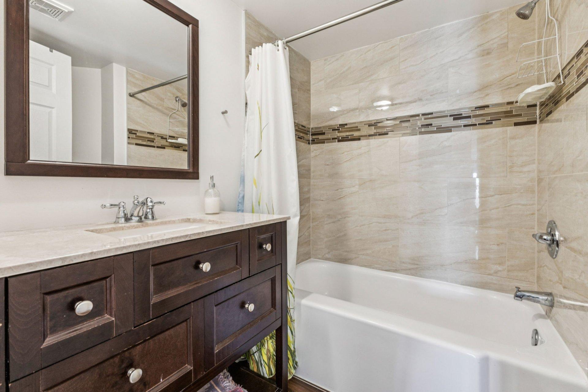 









259


Rue Champlain

, 606,
Gatineau (Hull),




QC
J8X3R9

