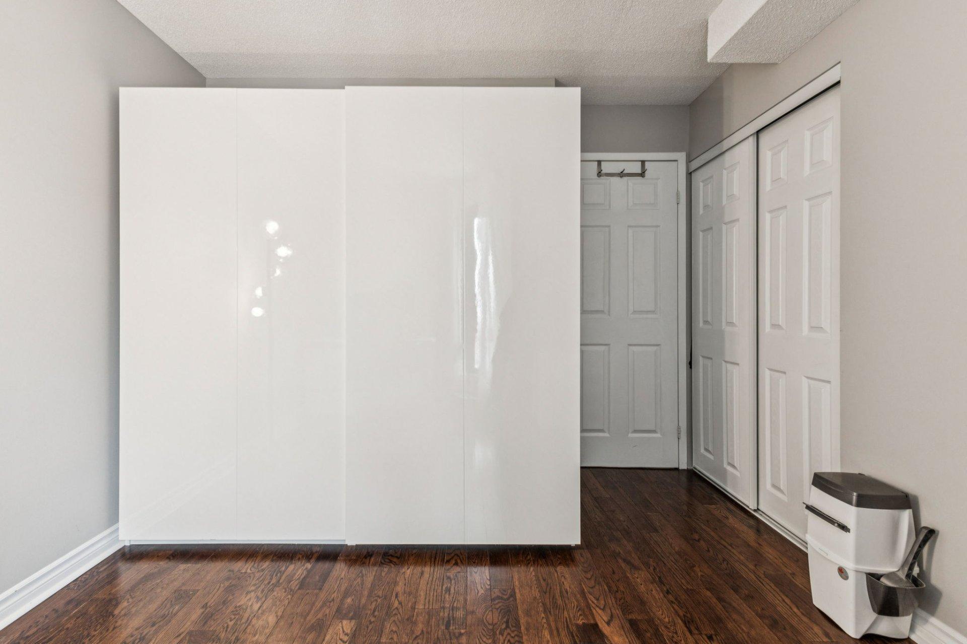 









259


Rue Champlain

, 606,
Gatineau (Hull),




QC
J8X3R9

