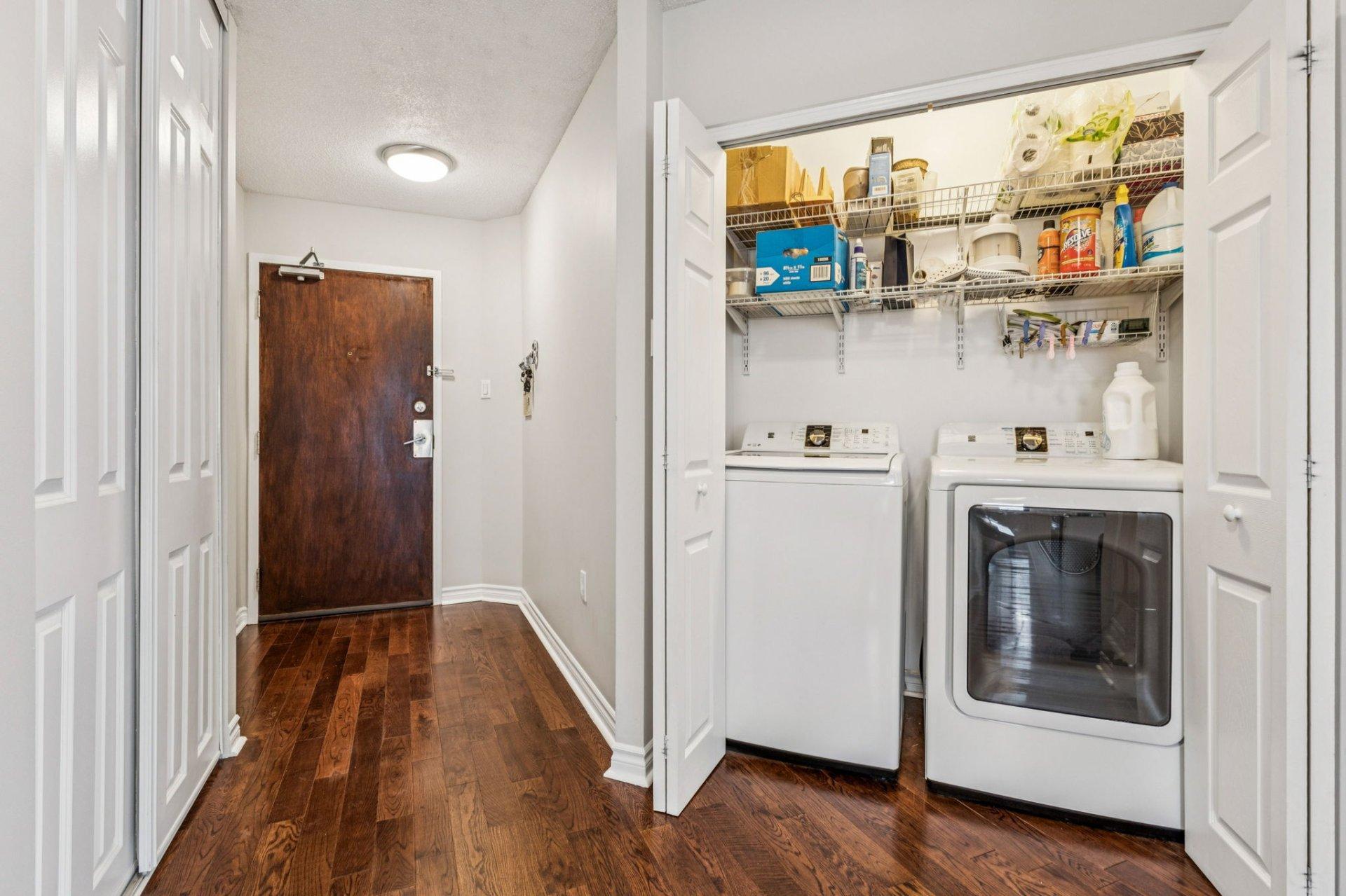 









259


Rue Champlain

, 606,
Gatineau (Hull),




QC
J8X3R9

